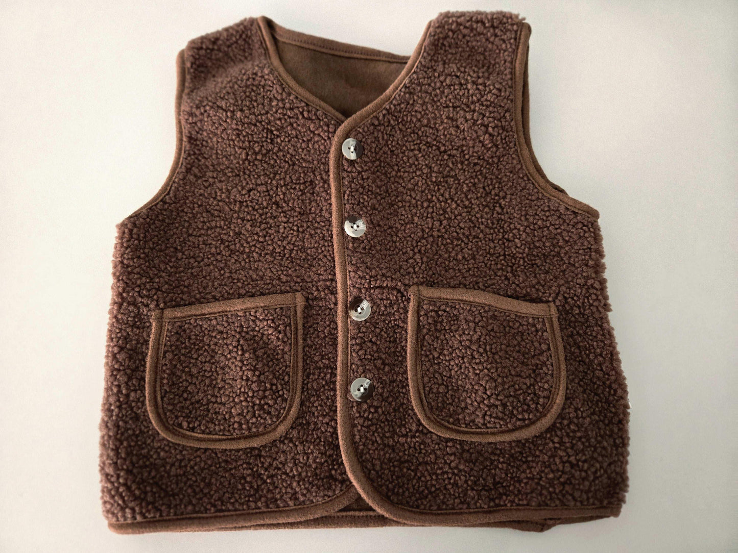 Кафяво пухкаво елече - мече