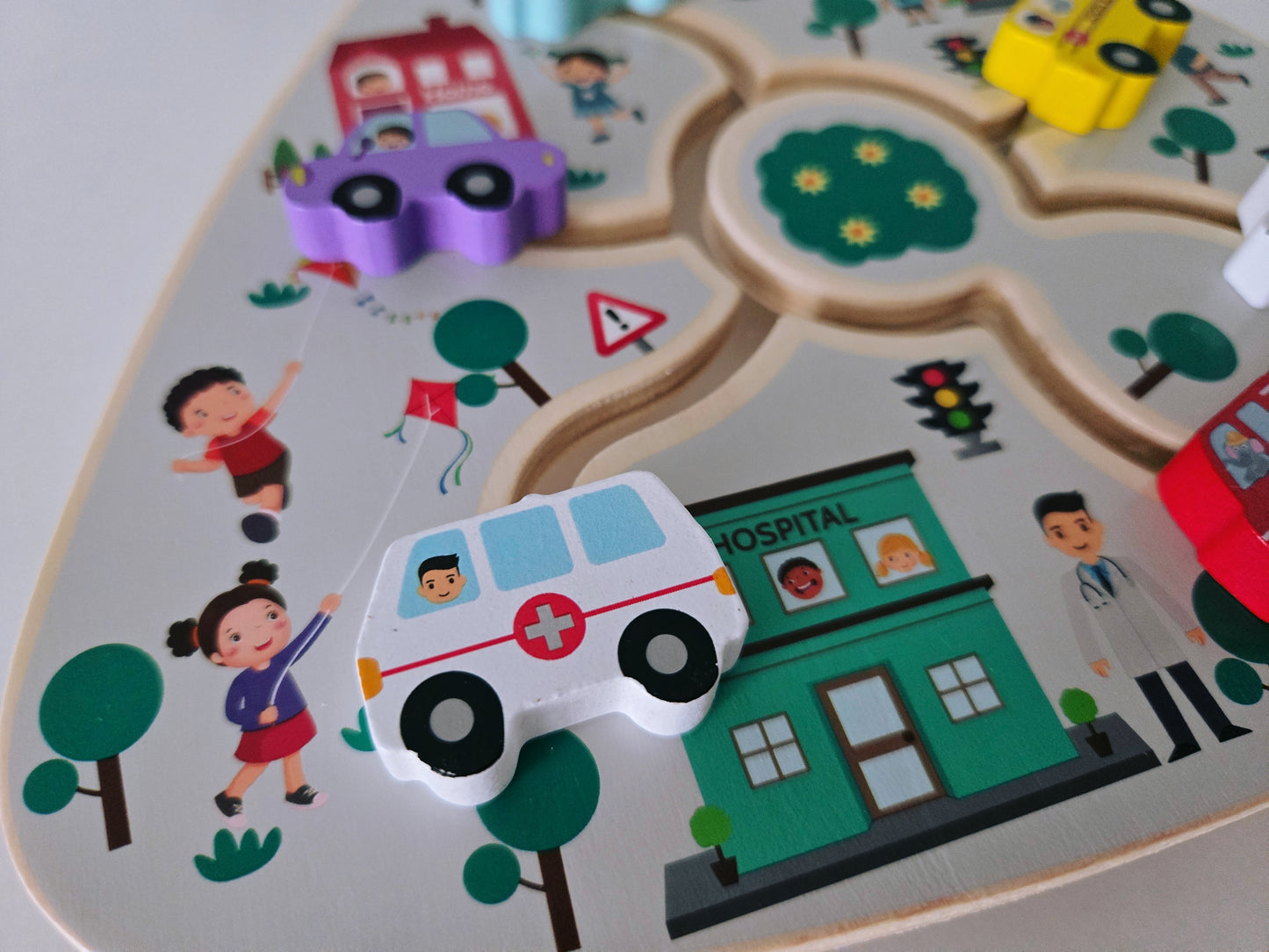 Дървена дъска с превозни средства за местене