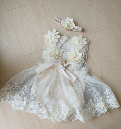 ✨Стилна рокля с нежна бродерия✨