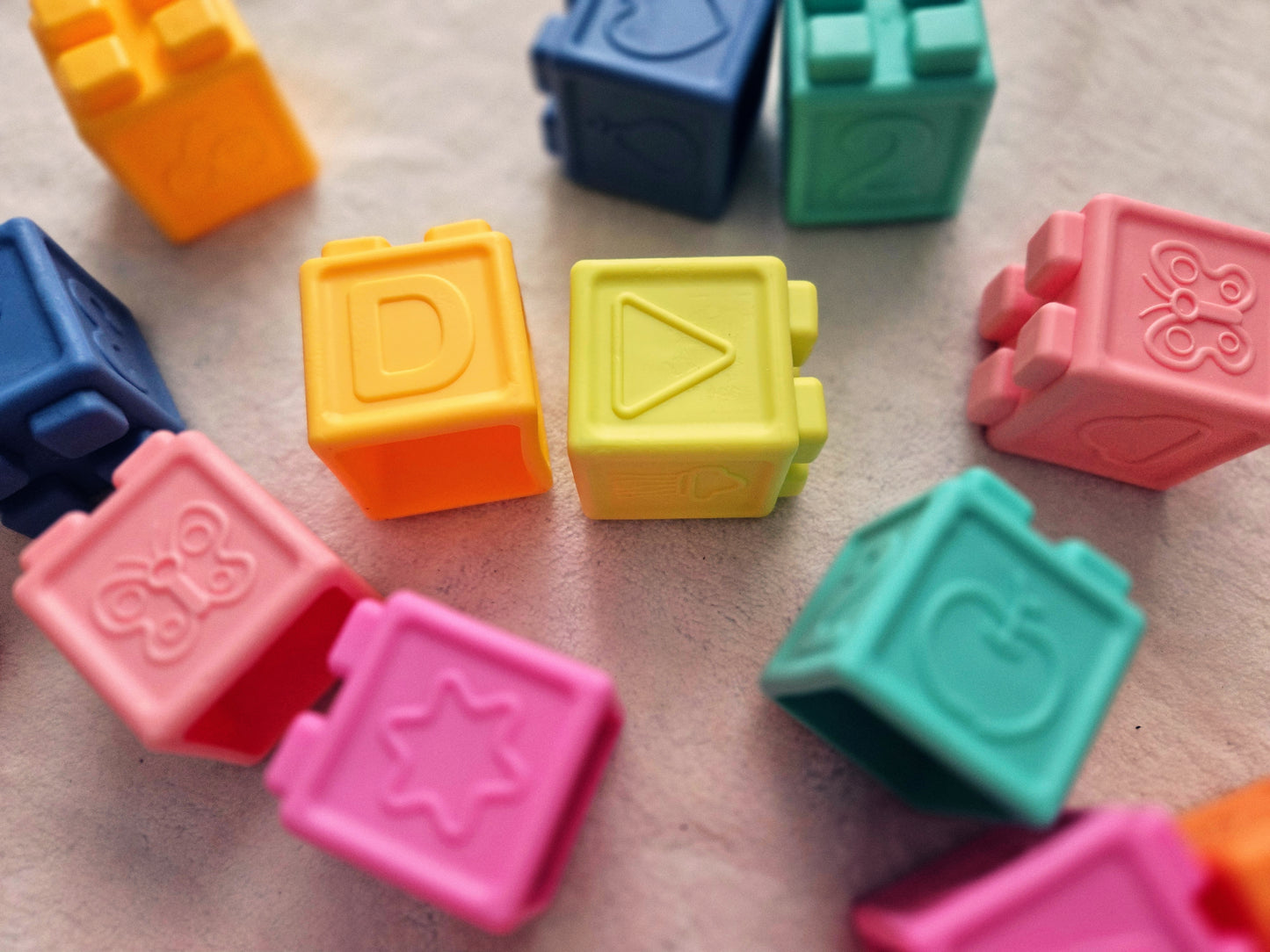 Игра с гумени блокчета- 16 бр.🖐️