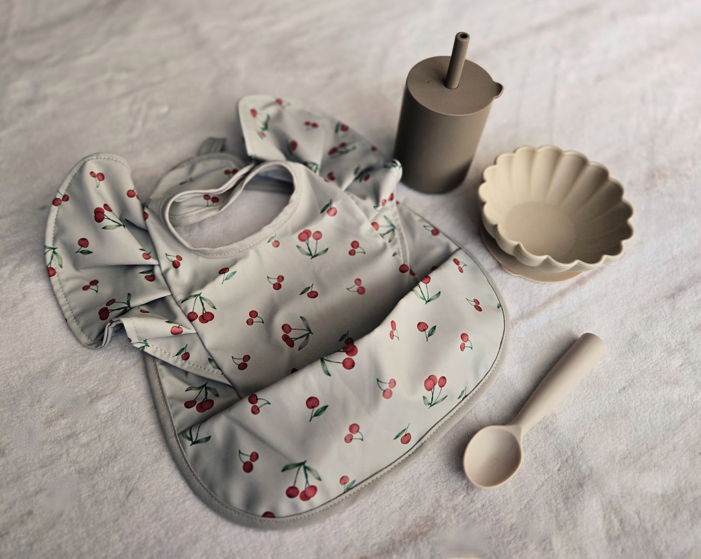 Комплект захранване с лигавник - черешки✨