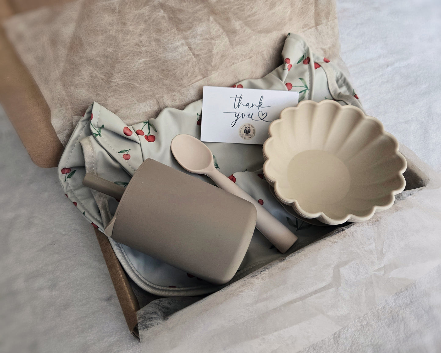 Комплект захранване с лигавник - черешки✨