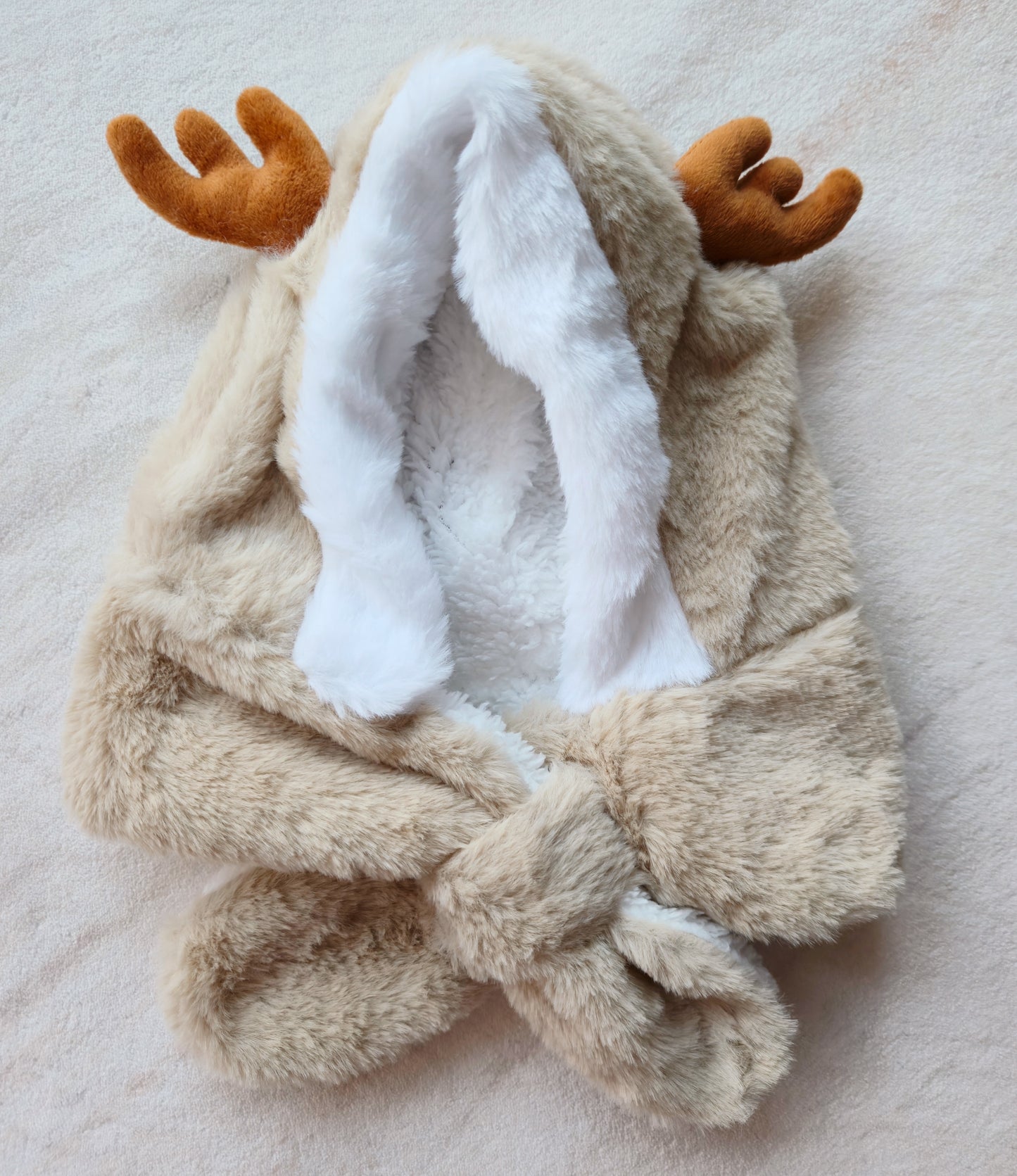 Зимна шапка с рогца❄️