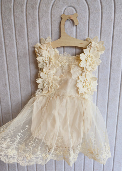 ✨Стилна рокля с нежна бродерия✨