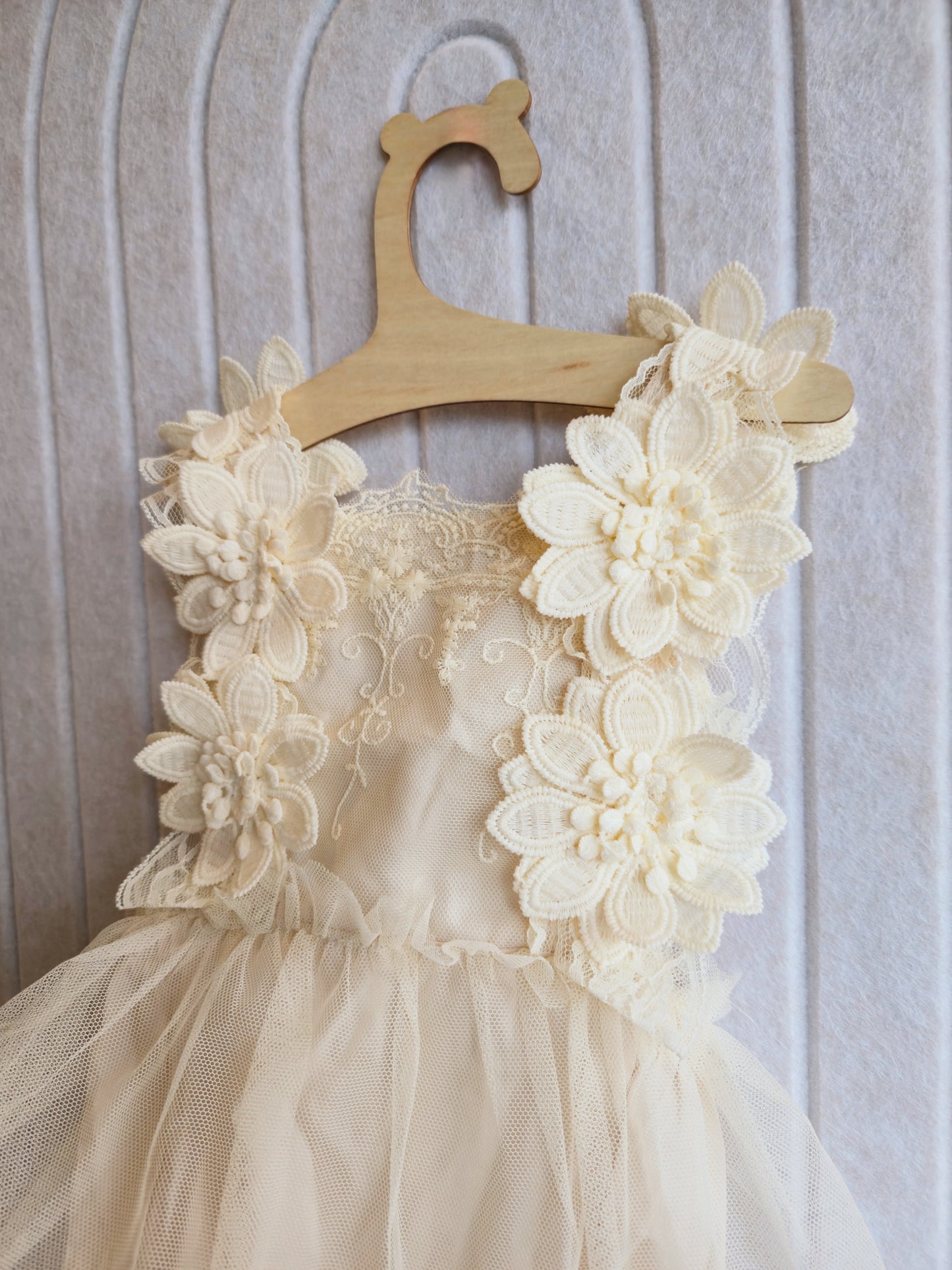 ✨Стилна рокля с нежна бродерия✨