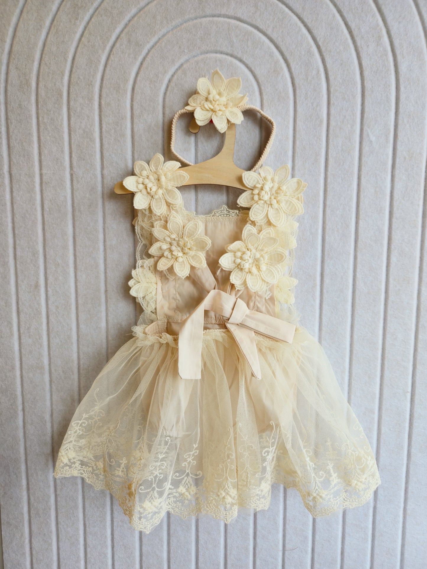 ✨Стилна рокля с нежна бродерия✨