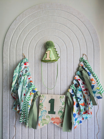 Украса с динозавър за първата годинка🎂